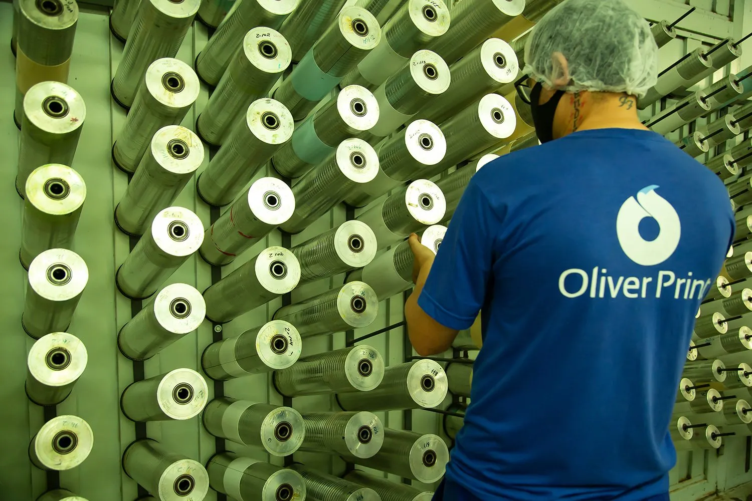 Bobinas de rótulos prontas na fábrica da Oliver Print